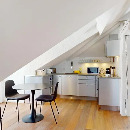 Charming In The Center Of Apartment Lutry