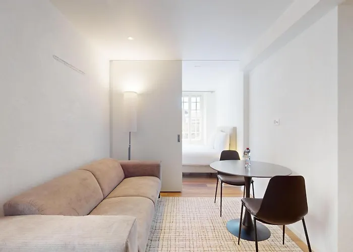 Charming In The Center Of لتري