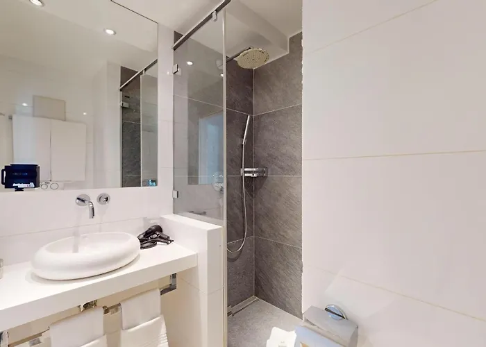 Charming In The Center Of * لتري