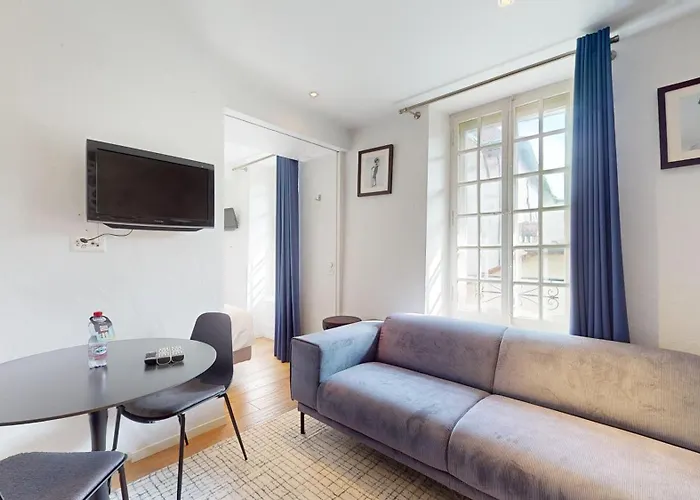 Charming In The Center Of شقة *