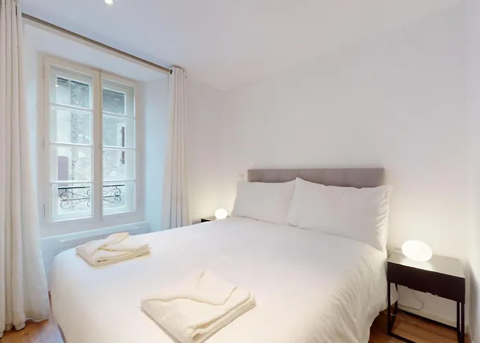 Charming In The Center Of لتري