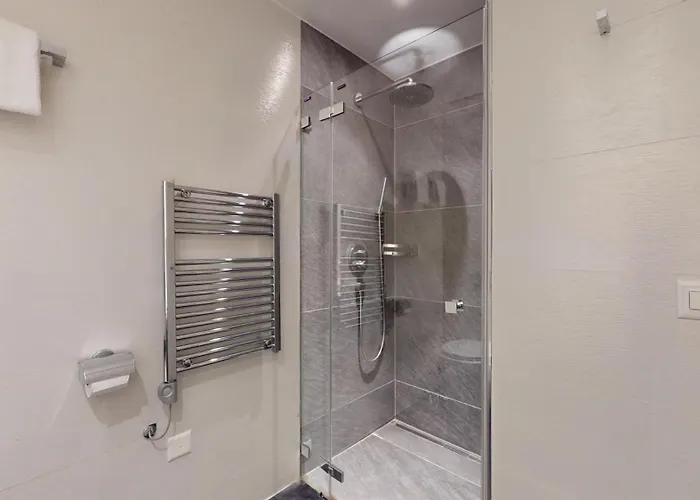 Charming In The Center Of لتري